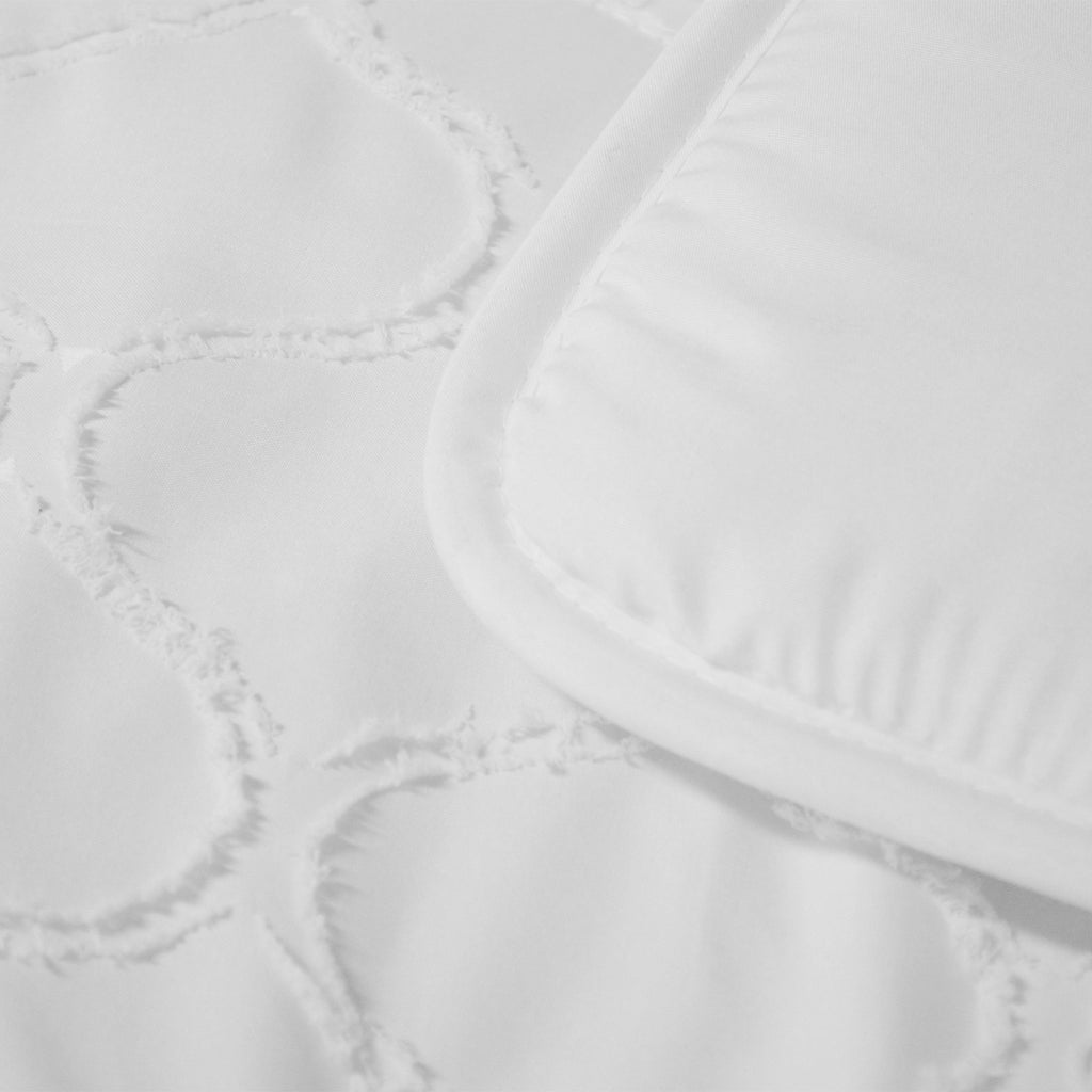 2-in-1 Duvet and Bedspread - Matte Satin Summer Duvet in White, Heat-Regulating and Breathable 2