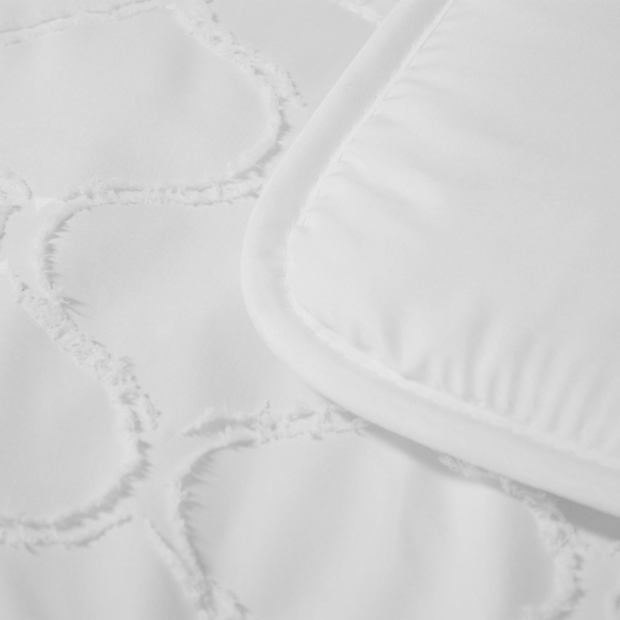 2-in-1 Duvet and Bedspread - Matte Satin Summer Duvet in White, Heat-Regulating and Breathable 2