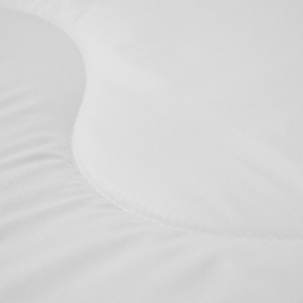 2-in-1 Duvet and Bedspread - Matte Satin Summer Duvet in White, Heat-Regulating and Breathable 3