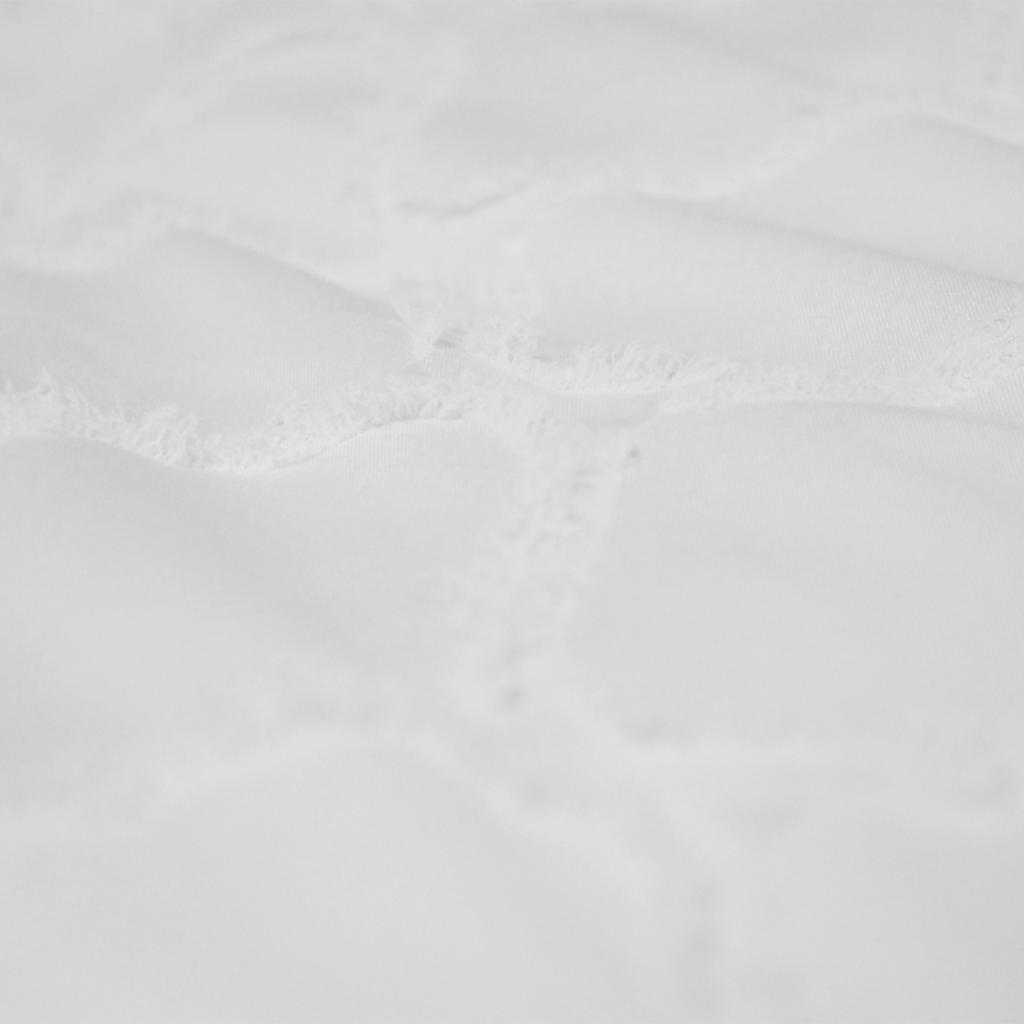 2-in-1 Duvet and Bedspread - Matte Satin Summer Duvet in White, Heat-Regulating and Breathable 5