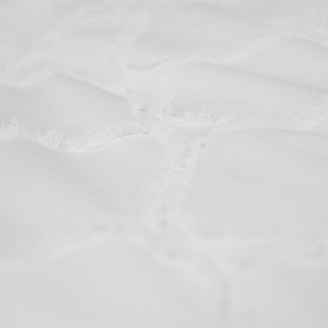 2-in-1 Duvet and Bedspread - Matte Satin Summer Duvet in White, Heat-Regulating and Breathable 5