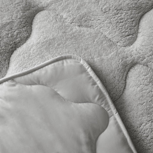 2-in-1 Teddy Duvet and Bedspread – Soft Stone Gray Fabric, Versatile for All Seasons, Easy Care, Breathable Comfort 3