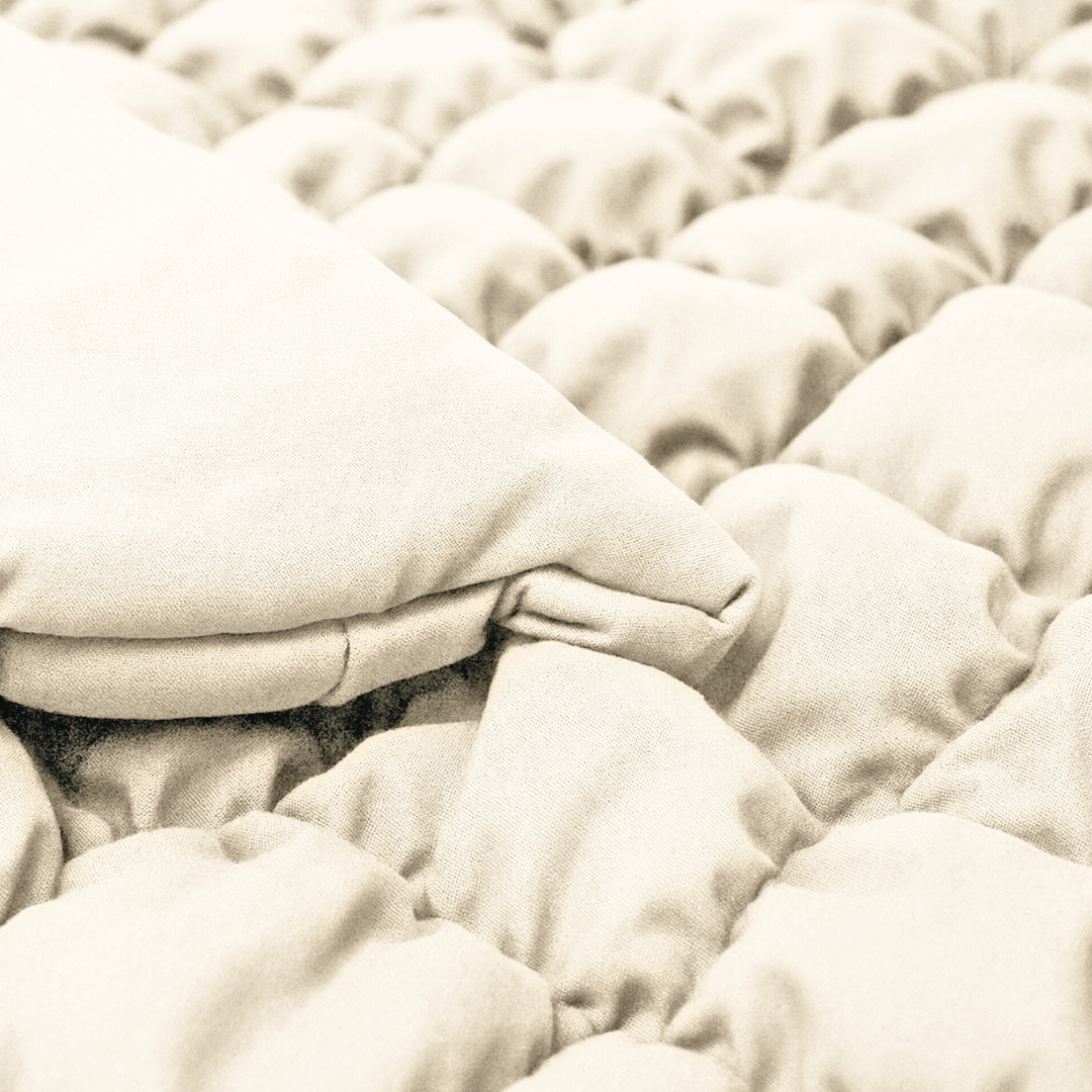 Fluffy Cube Duvet in Antique White – 2-in-1 Duvet and Bedspread for All Seasons 1