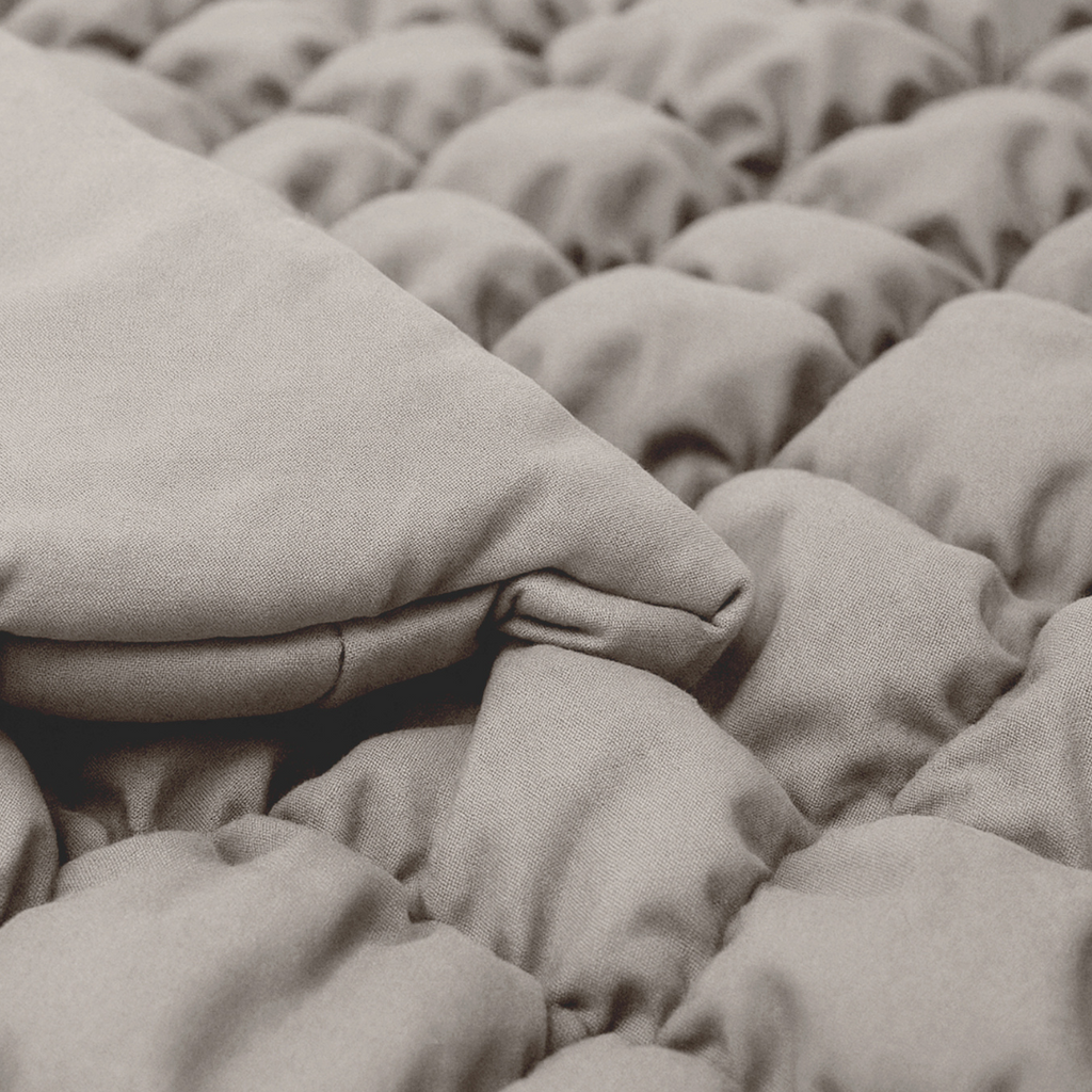 Fluffy Cube Duvet in Warm Gray – 2-in-1 Duvet and Bedspread for All Seasons 2