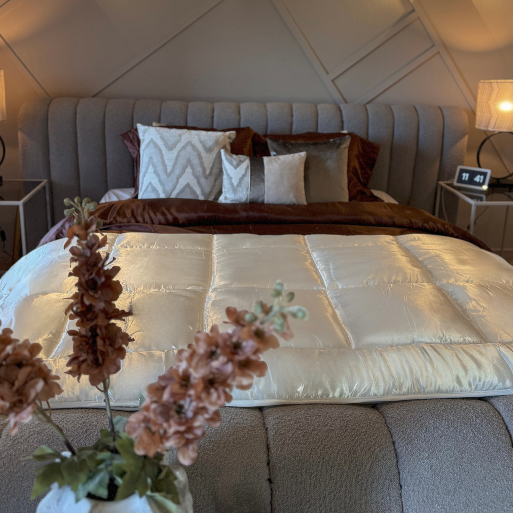 Satin Pearl White Duvet – 2-in-1 Bedspread for Summer and Spring 5